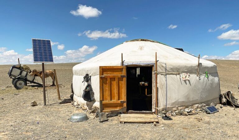 How to clean solar panels in arid areas? Waterless systems could improve efficiency